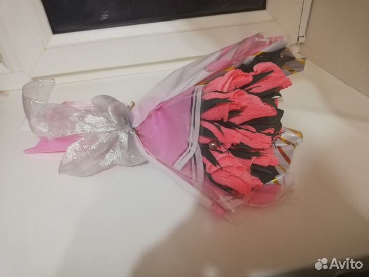 Букеты из цветов и конфет