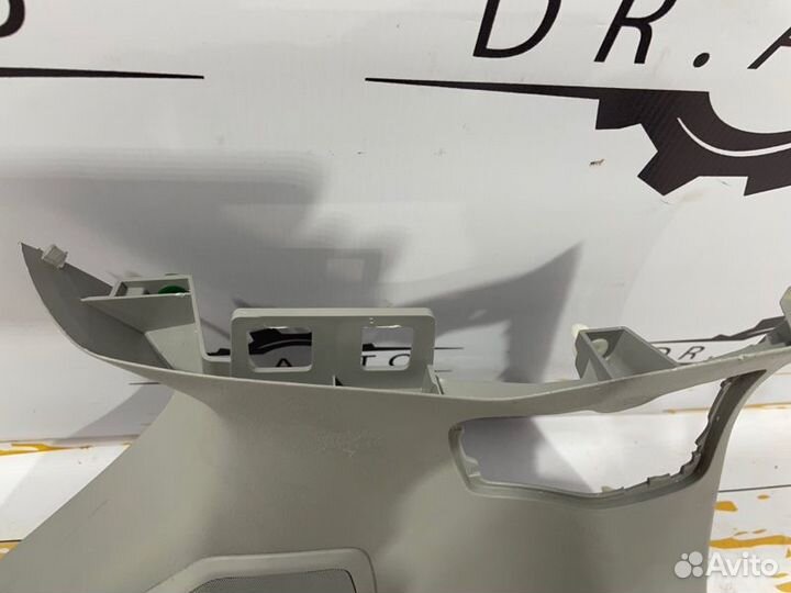 Обшивка багажника верхняя правая Toyota Land