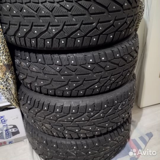 Tigar SUV Ice 215/60 R17 100