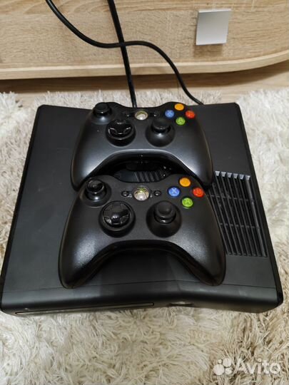Продам Xbox 360+кинетик+2 джойстика