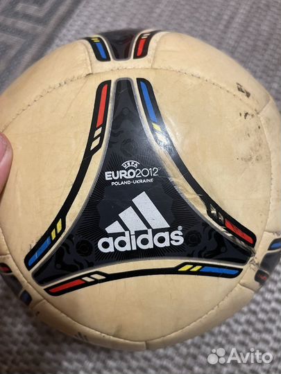 Футбольный мяч adidas euro 2012