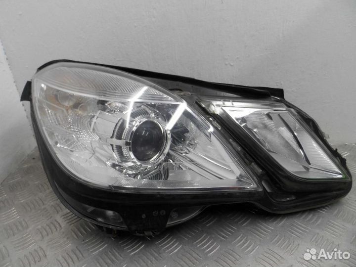 Фара правая Mercedes-Benz E-Class