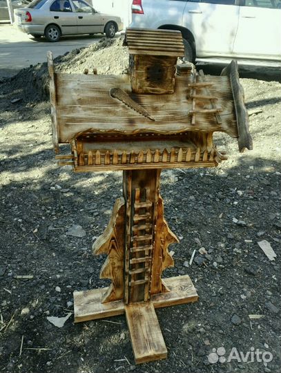 Кормушки для птиц на стойке