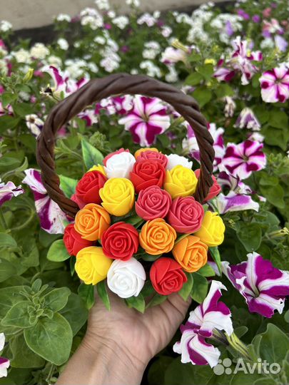 Букет из мыла из 23 роз в корзине