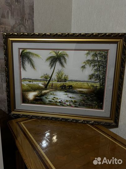 Картина вышита шелком