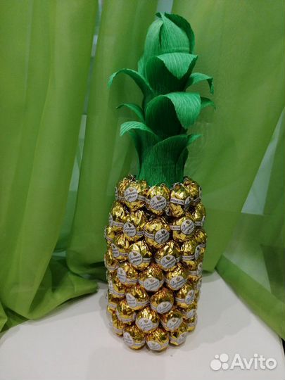 Ананас из конфет подарок