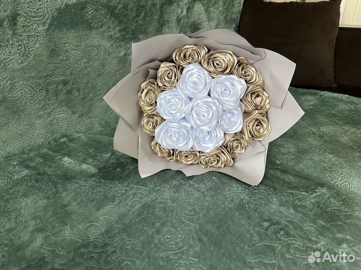 Букет из атласных роз