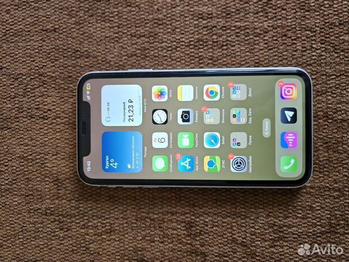 iPhone 11, 64 ГБ