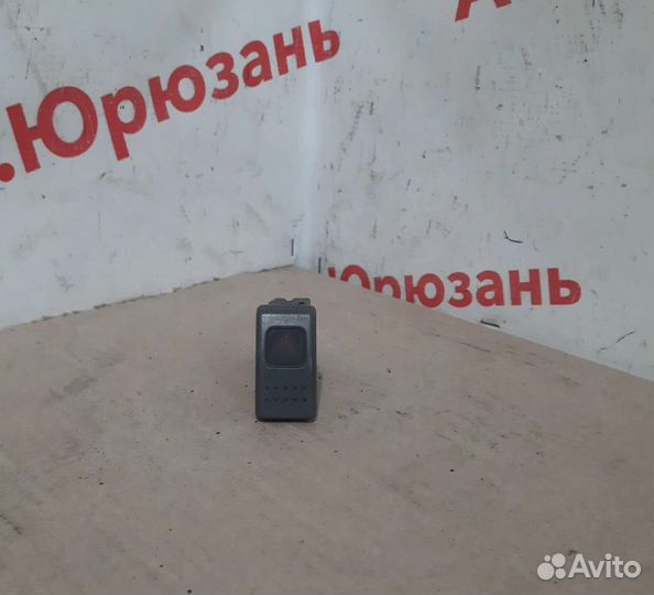Кнопка аварийной сигнализации Nissan Presage VU30