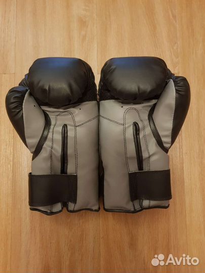 Боксерские перчатки title