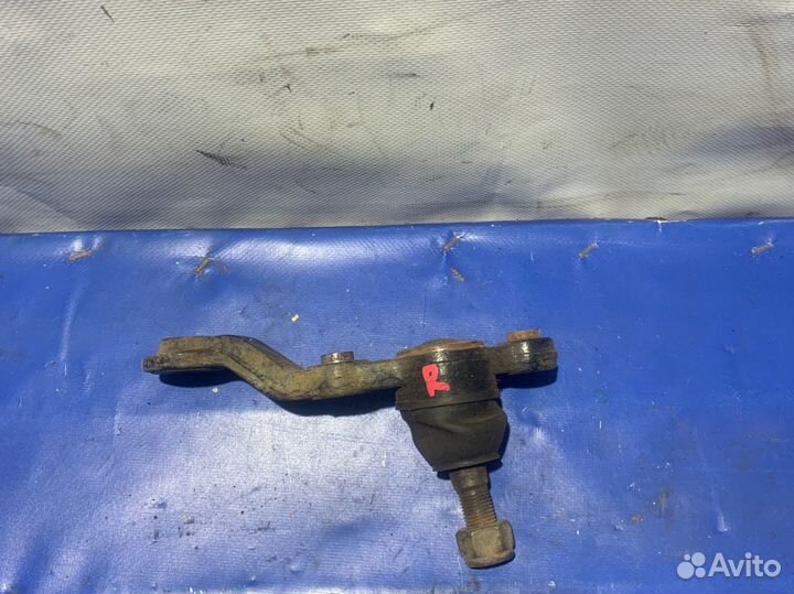 Шаровая опора правая toyota mark 2 GX100