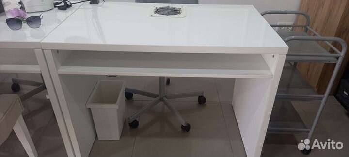 Маникюрный стол бу