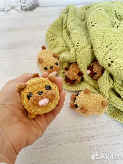 Мопс вязаная игрушка