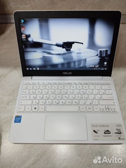 Ноутбук asus X205TA