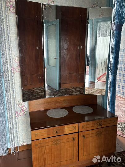 Трюмо с зеркалом