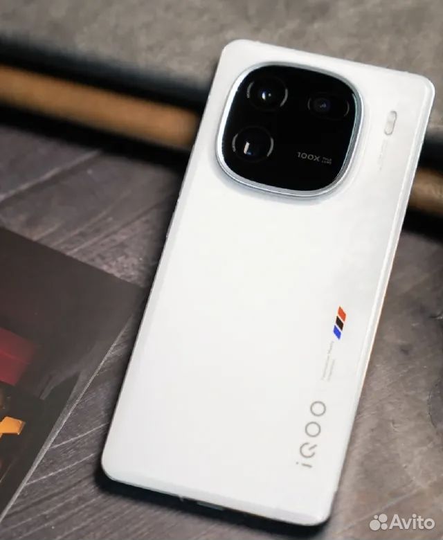 Vivo iQOO 12, 16/512 ГБ