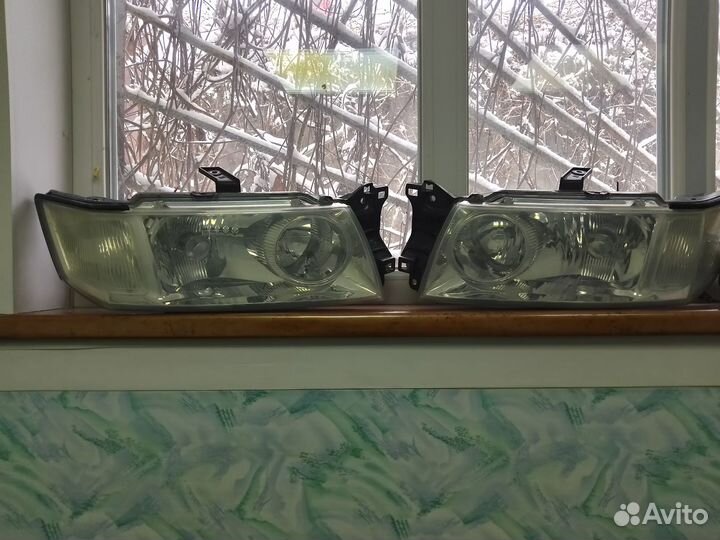 Фара Mitsubishi Chariot Grandis N84 N84