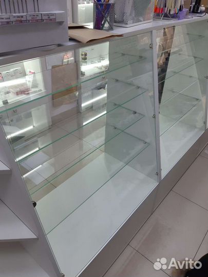 Витрина стеклянная