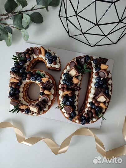 Торт цифра, медовые пирожные