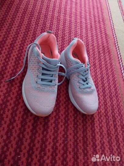 Кроссовки женские новые