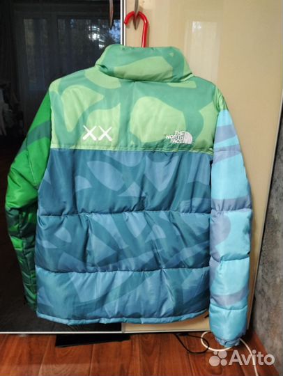 Пуховик the north face 700 kaws