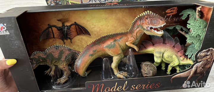 Динозавры игрушки