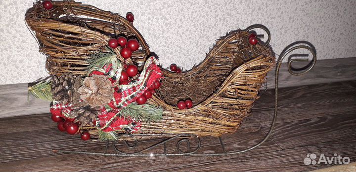 Новогодние резные санки для подарка