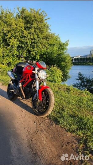 Ducati Monster 696
