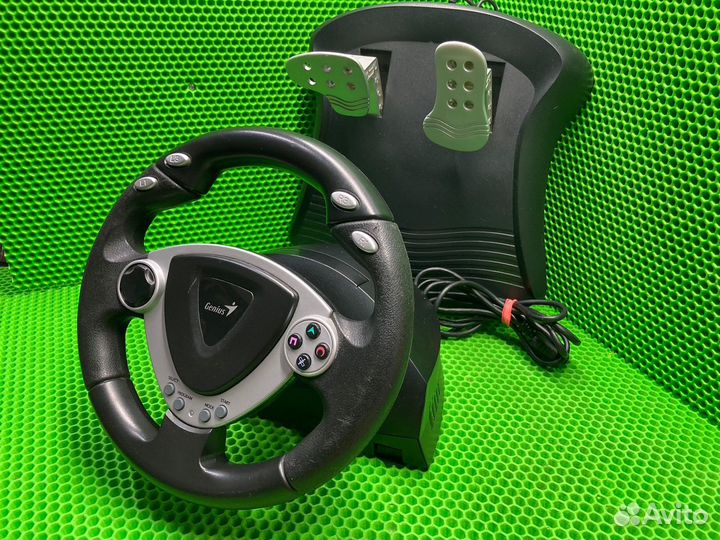 Игровой руль с педалями Genius TwinWheel