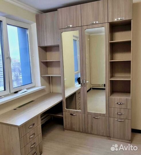 Рабочая зона у окна