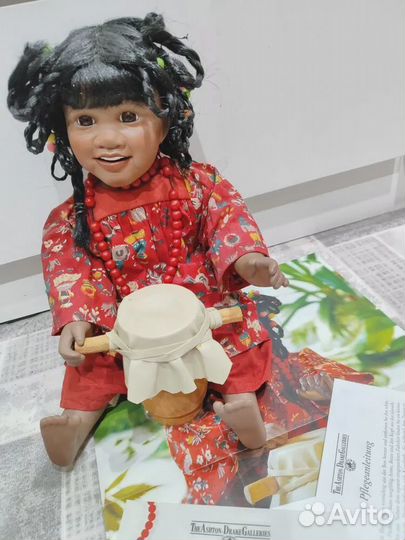 Кукла фарфоровая коллекционная