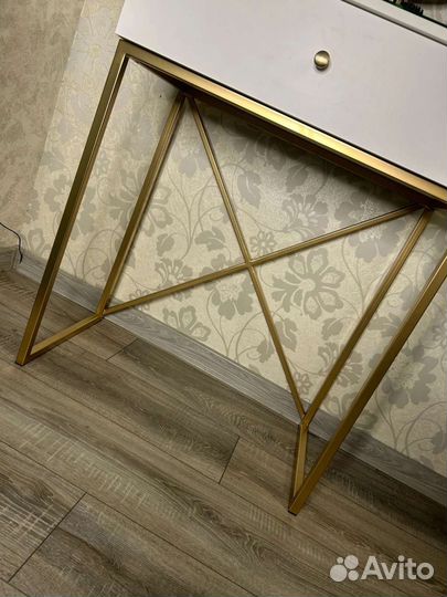 Туалетный столик