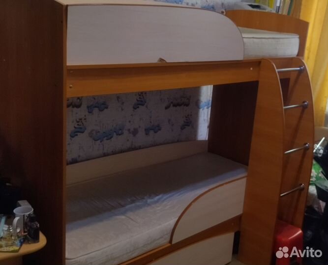 Кровать двухьярусная