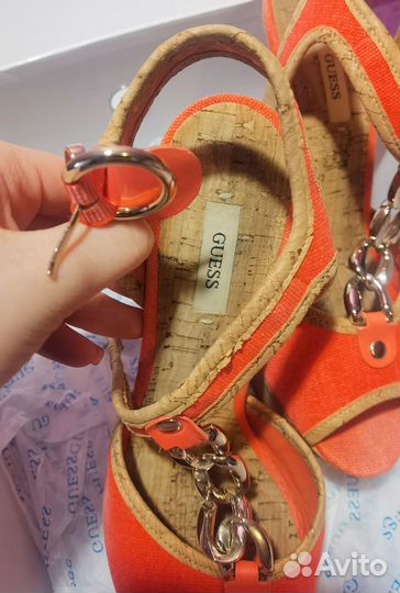 Босоножки guess