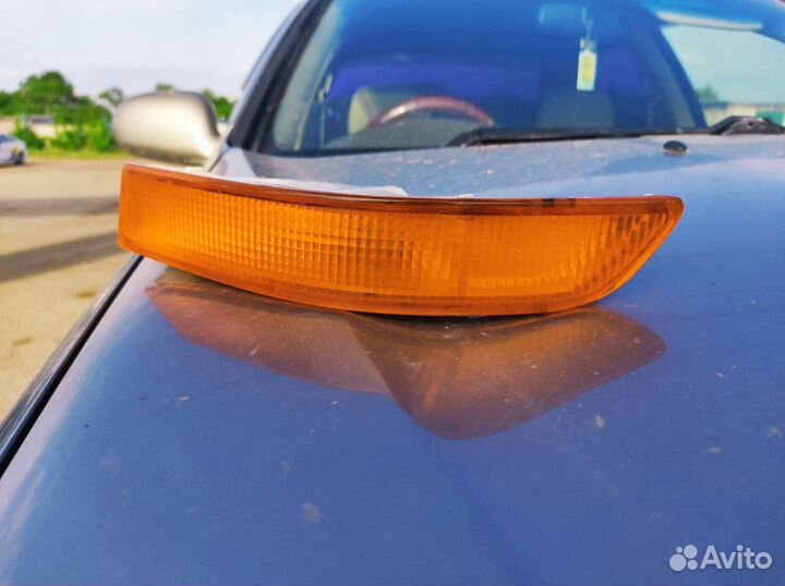 Поворотник toyota corolla 100 левый