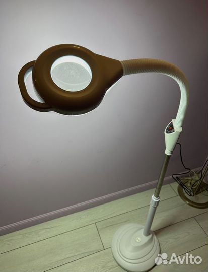 Лампа лупа для косметолога