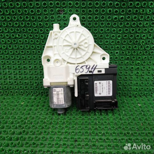 Моторчик стеклоподъемника передний правый