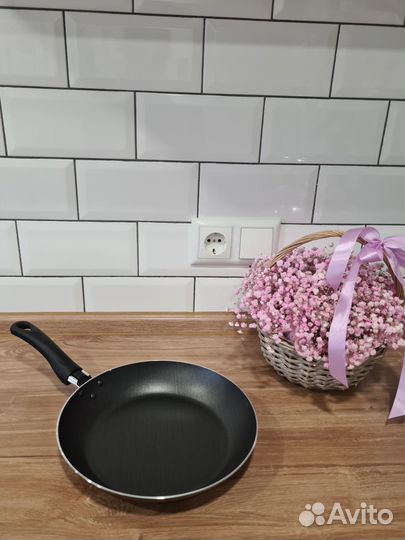 Сковорода новая диаметр 24 см
