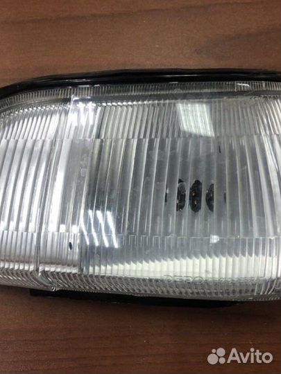 Указатель поворота белый R Toyota Corolla AE100