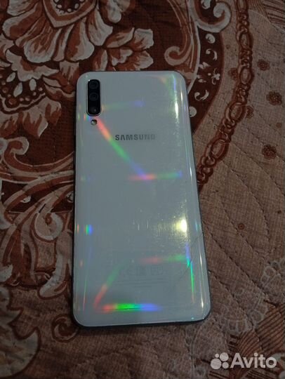 Samsung Galaxy A50, 4/64 ГБ