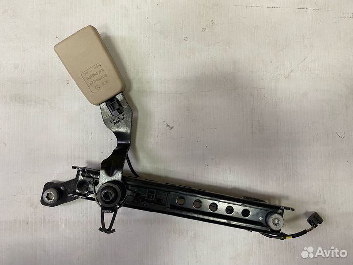 Замок ремня заднего пассажира Mercedes W221