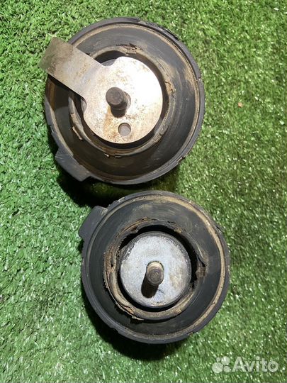 Подушка опора двигателя вольво 940 2.3 1992