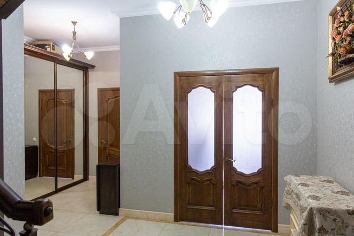 Дом 192 м² на участке 4 сот.