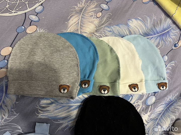 Продам набор шапок для малыша