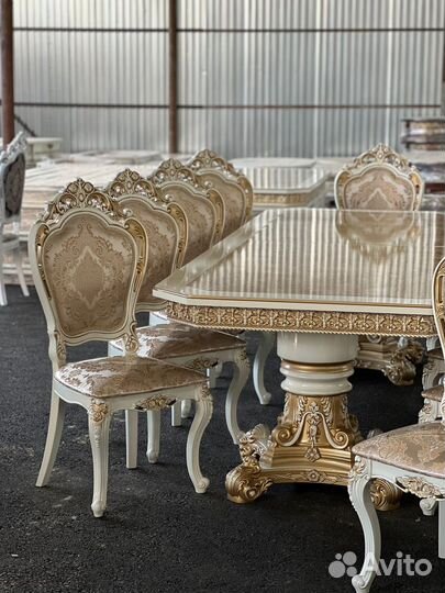 Стол и стулья