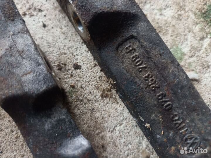 Кронштейн выпускного коллектора Audi A8 Q7