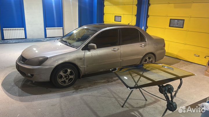 Лобовое стекло на Mitsubishi Lancer 9