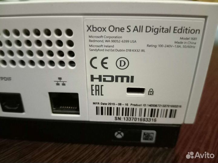 Xbox One S 1tb с двумя джойстиками