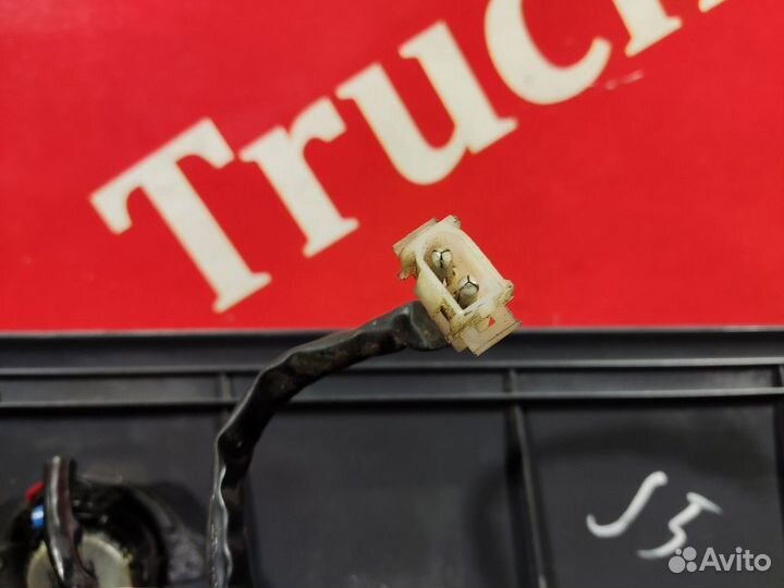 Накладка стойки лобового стекла левая