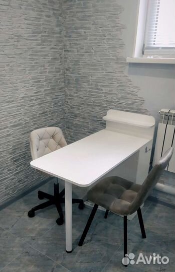 Маникюрный стол в аренду